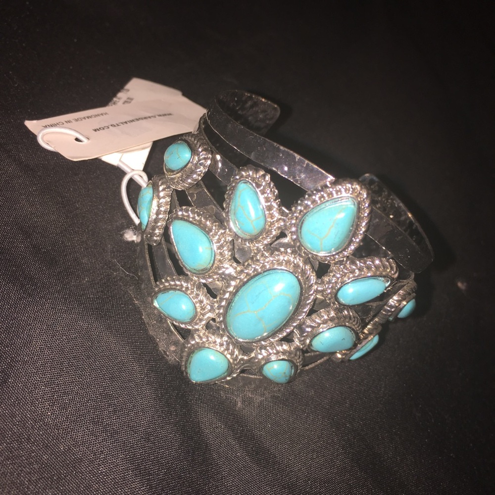 Gardenia Turquoise and Silver Bangle NWT